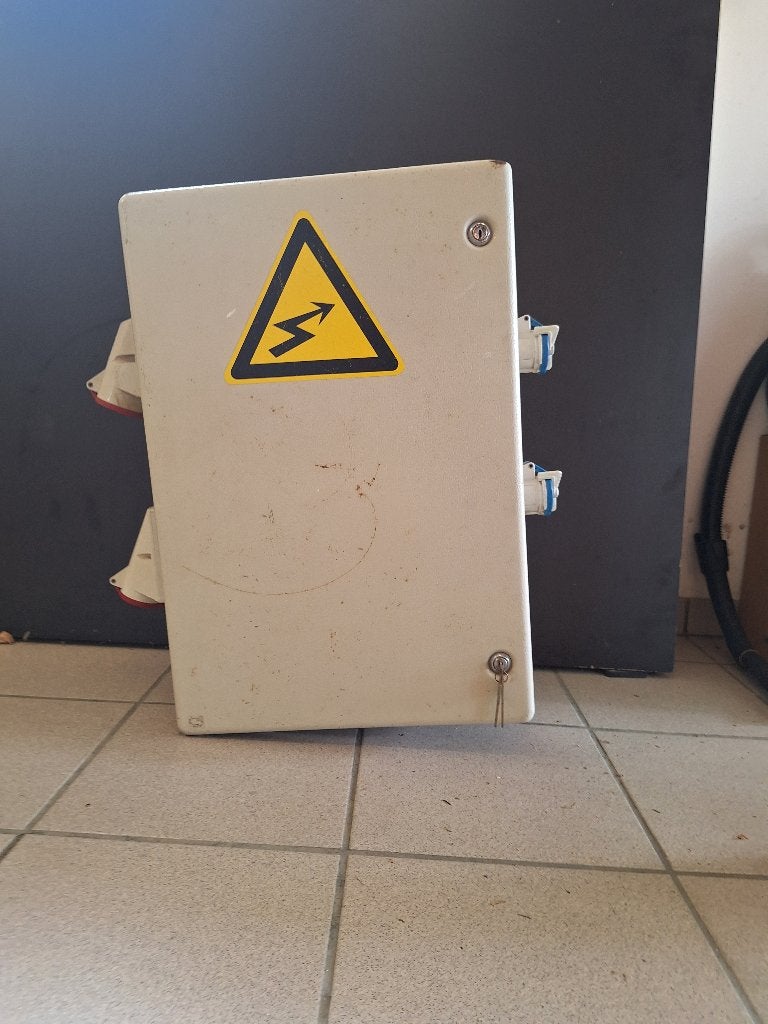 Werfkast, Doe-het-zelf en Bouw, Elektriciteit en Kabels, Ophalen, Gebruikt