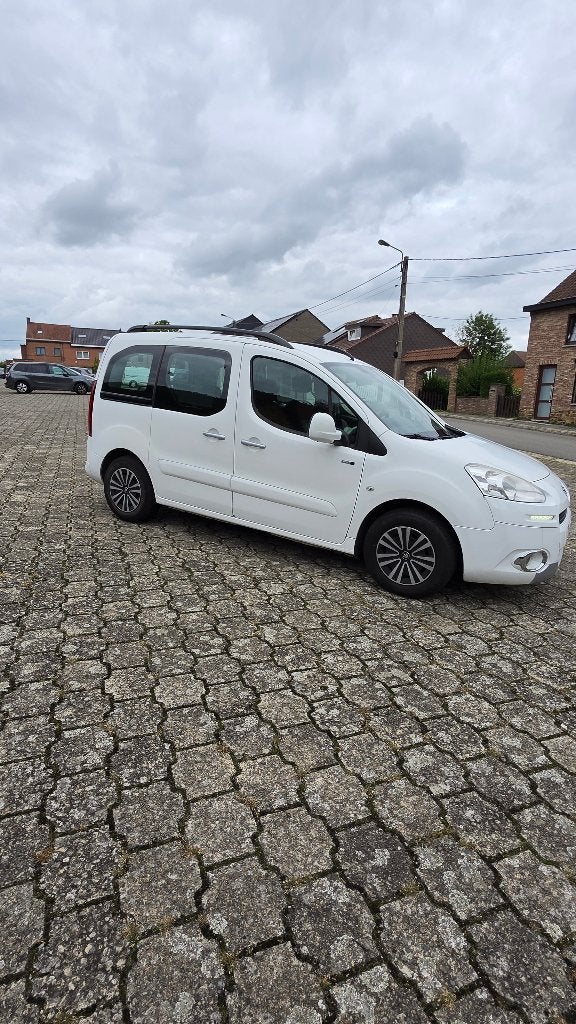 Peugeot partner modèles style 2014, Autos, Peugeot, Euro 5, Phares directionnels, 700 kg, Boîte manuelle