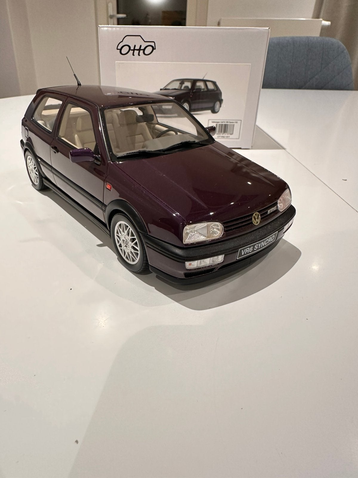 VW GOLF MK3 VR6 Purple 1/18 Ottomobile etat neuf, Hobby & Loisirs créatifs, Enlèvement ou Envoi, Neuf, Voiture, OttOMobile