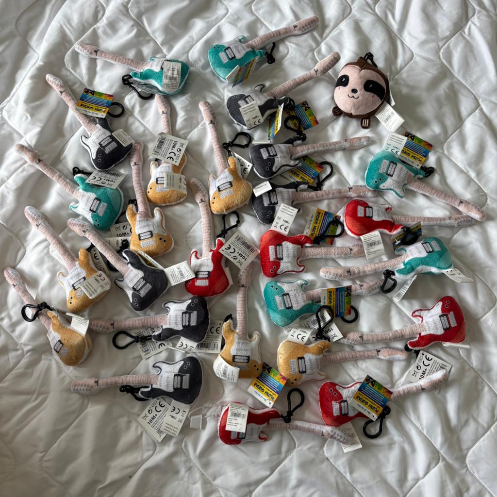 Lot de 30 Porte-clés guitare et animaux en peluche, Collections, Envoi, Neuf, Peluche ou Figurine
