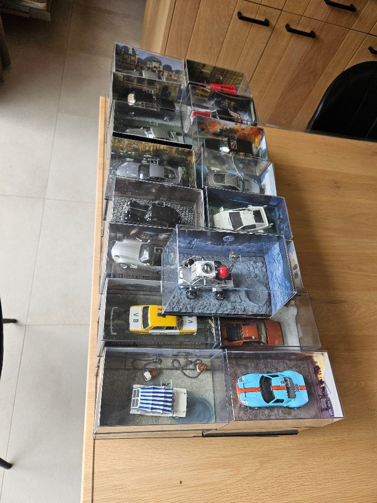 James bond auto, Hobby en Vrije tijd, Modelauto's | 1:43, Ophalen, Zo goed als nieuw, Auto