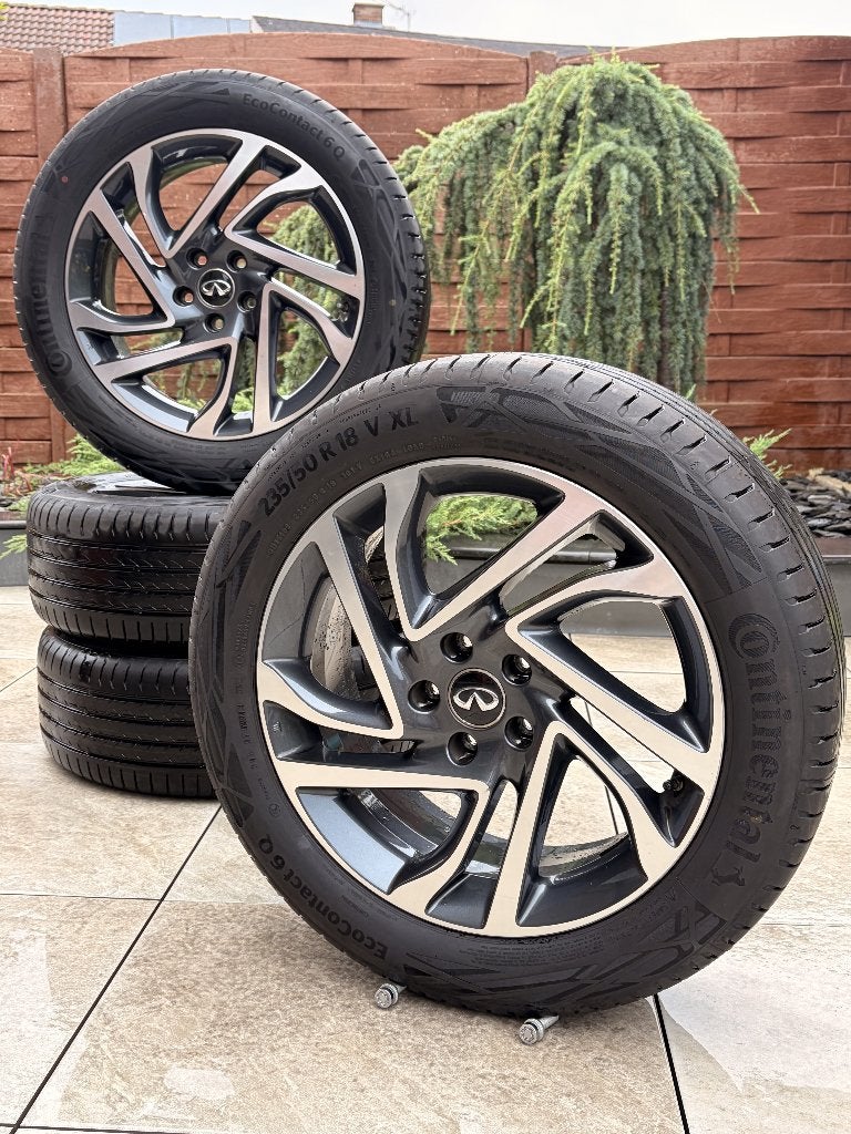 Originele 18" Infiniti Q30/Mercedes-Benz velgen en banden, Auto diversen, Wieldoppen, Ophalen, Gebruikt