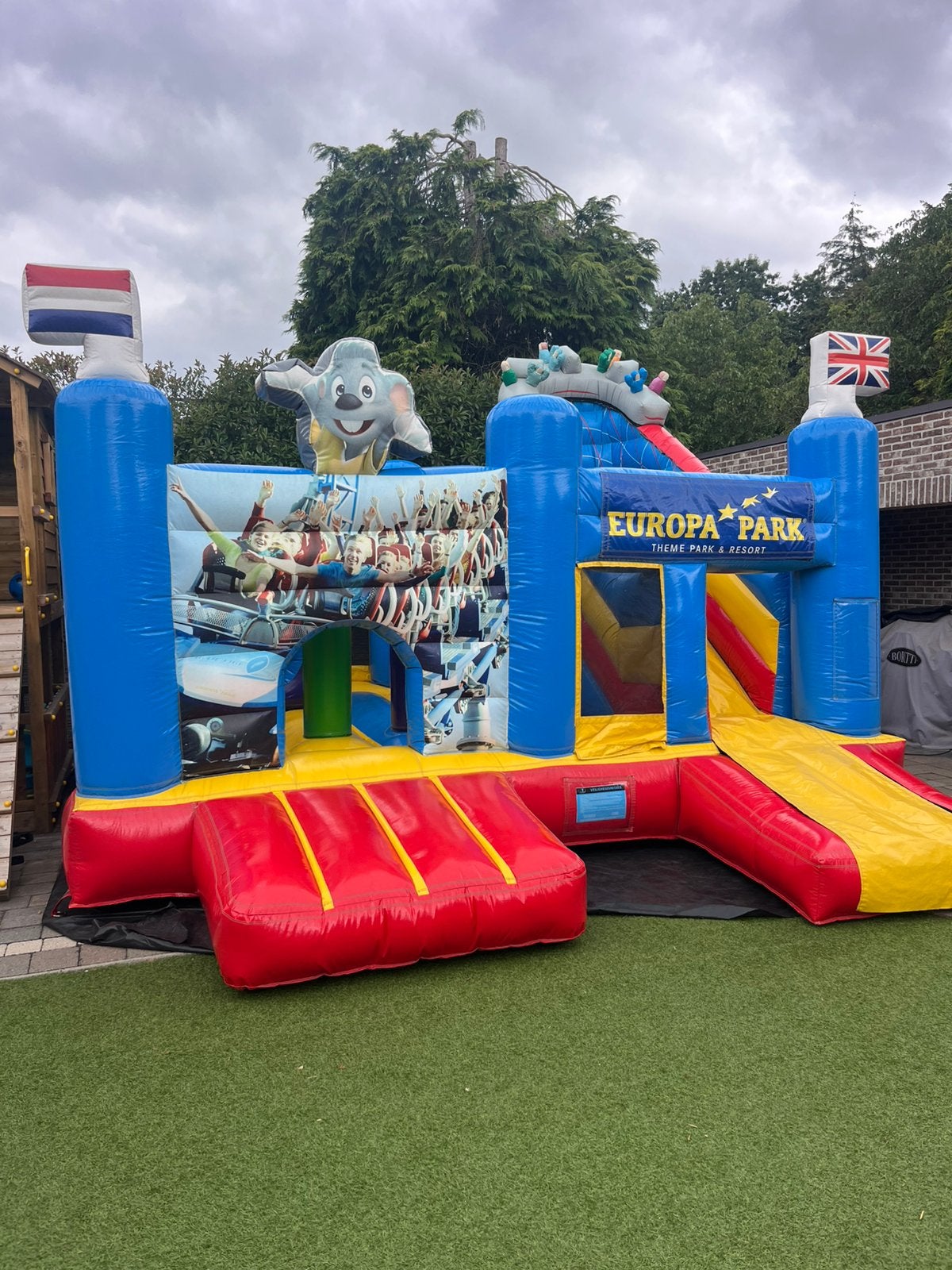 Springkasteel te koop thema Europa Park, Ophalen, Zo goed als nieuw