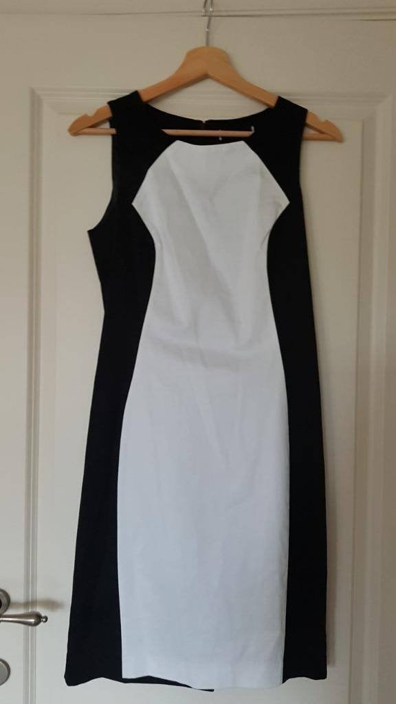zwart met wit gekleed koker kleed maat 36 of Smal, Zwart, Ophalen of Verzenden, Zo goed als nieuw, Knielengte