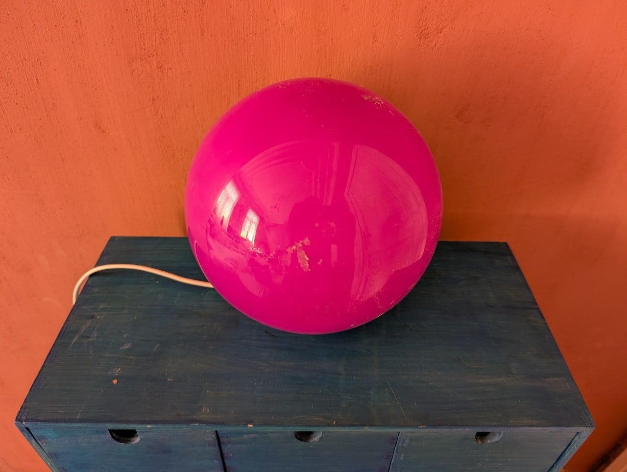 Vintage fuchsiaroze bollamp — Space Age/Pop jaren 70-stijl, Ophalen, Gebruikt, Overige kleuren, Rond
