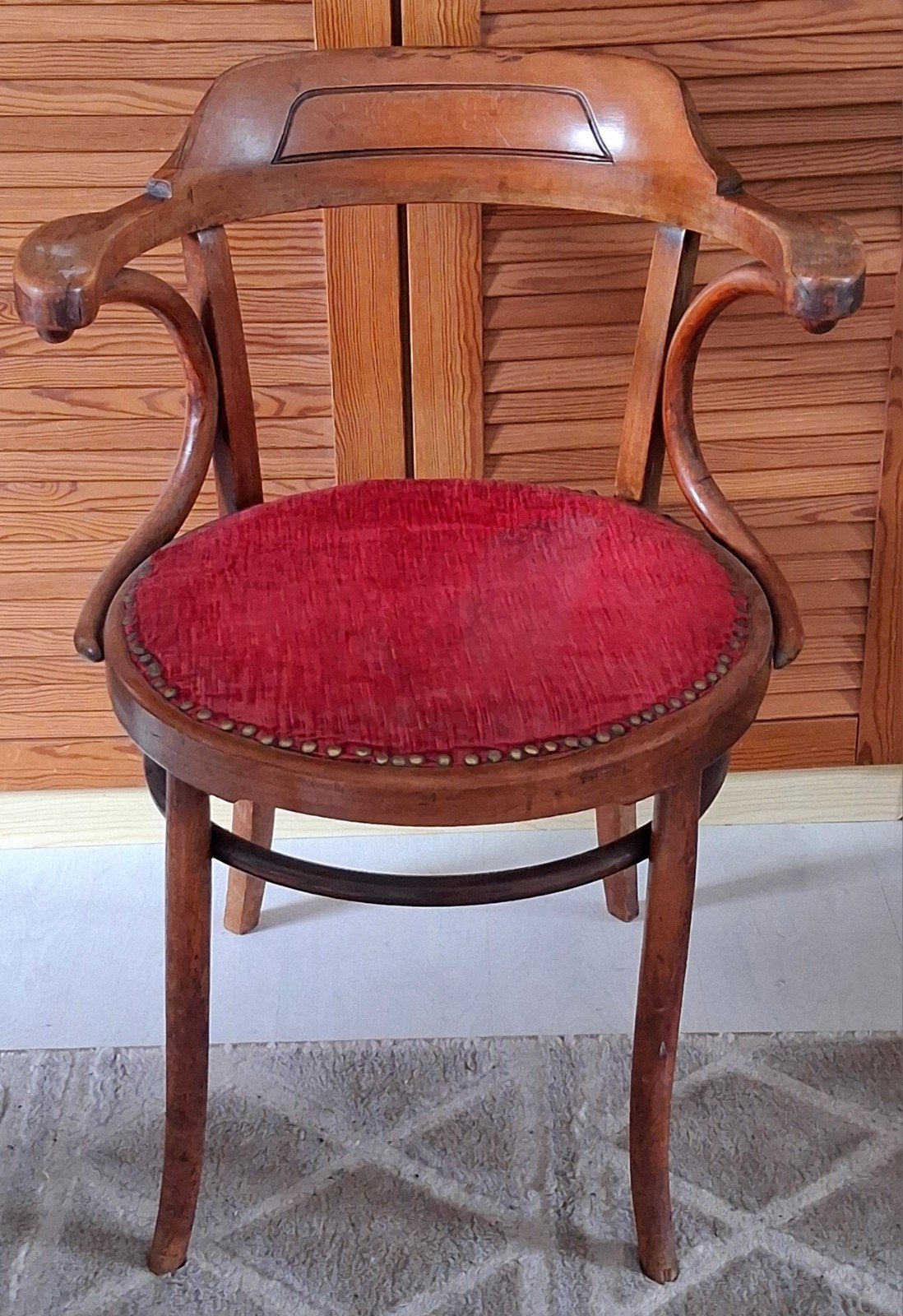 Fauteuil chaise Thonet, Enlèvement
