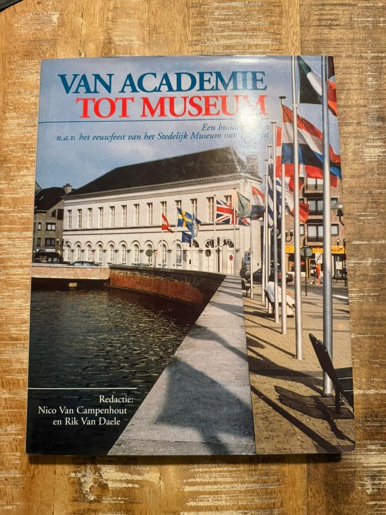 Van academie tot museum, Een bundel studies n.a.v. het eeuw, Boeken, Ophalen of Verzenden, Nico Van Campenhout & Rik Van Daele