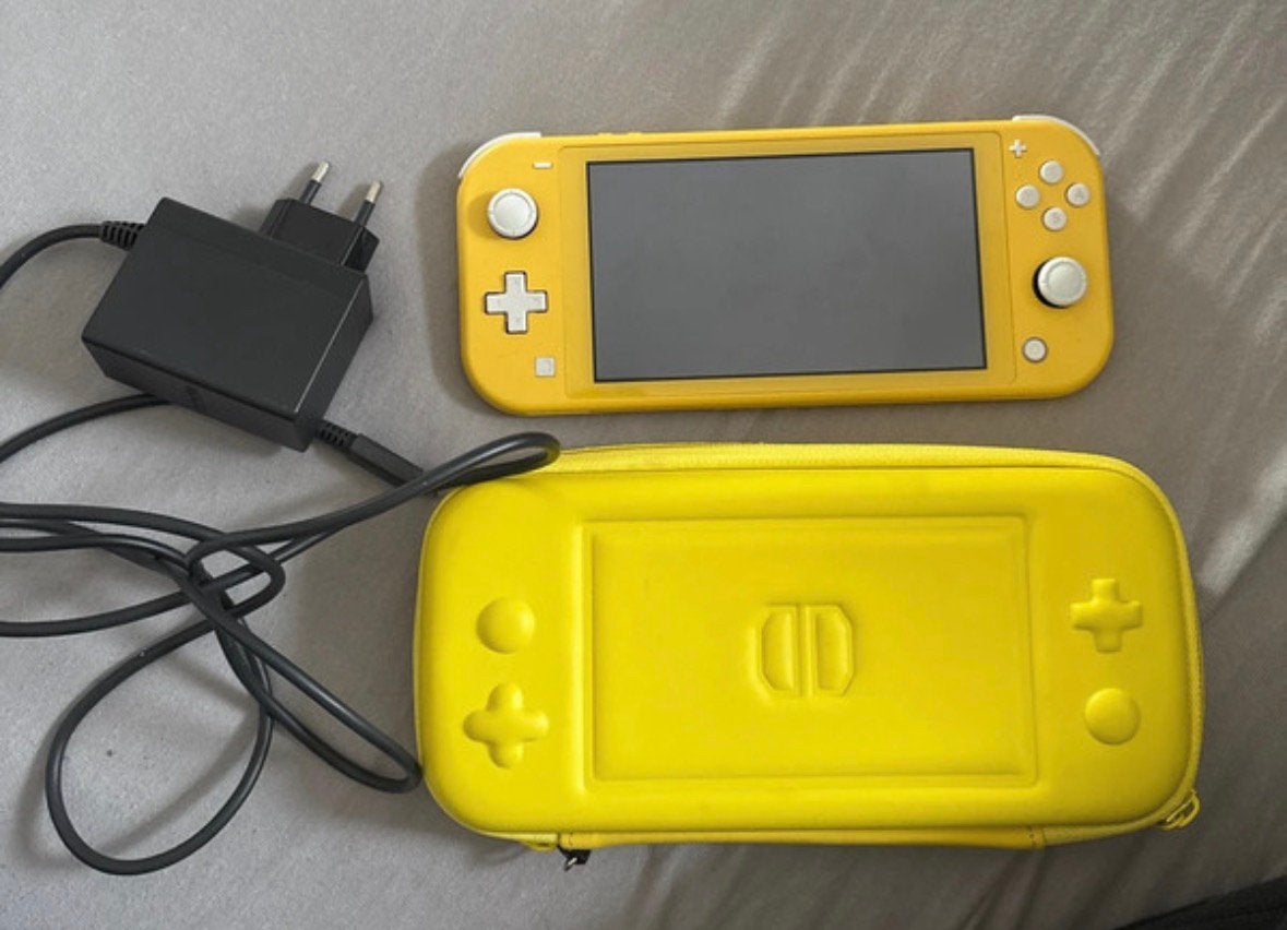 Nintendo Switch Lite geel met oplader en beschermhoes (m2420565461