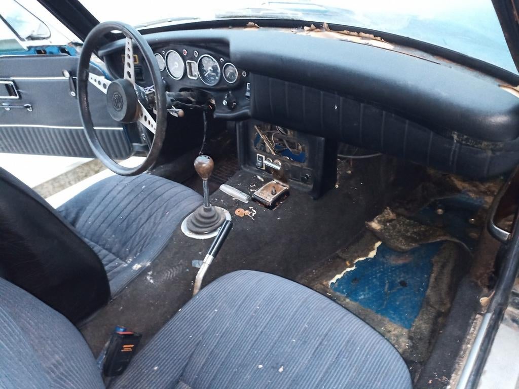 MGB GT 1970. Zonder papieren. Barnfind, foto 2