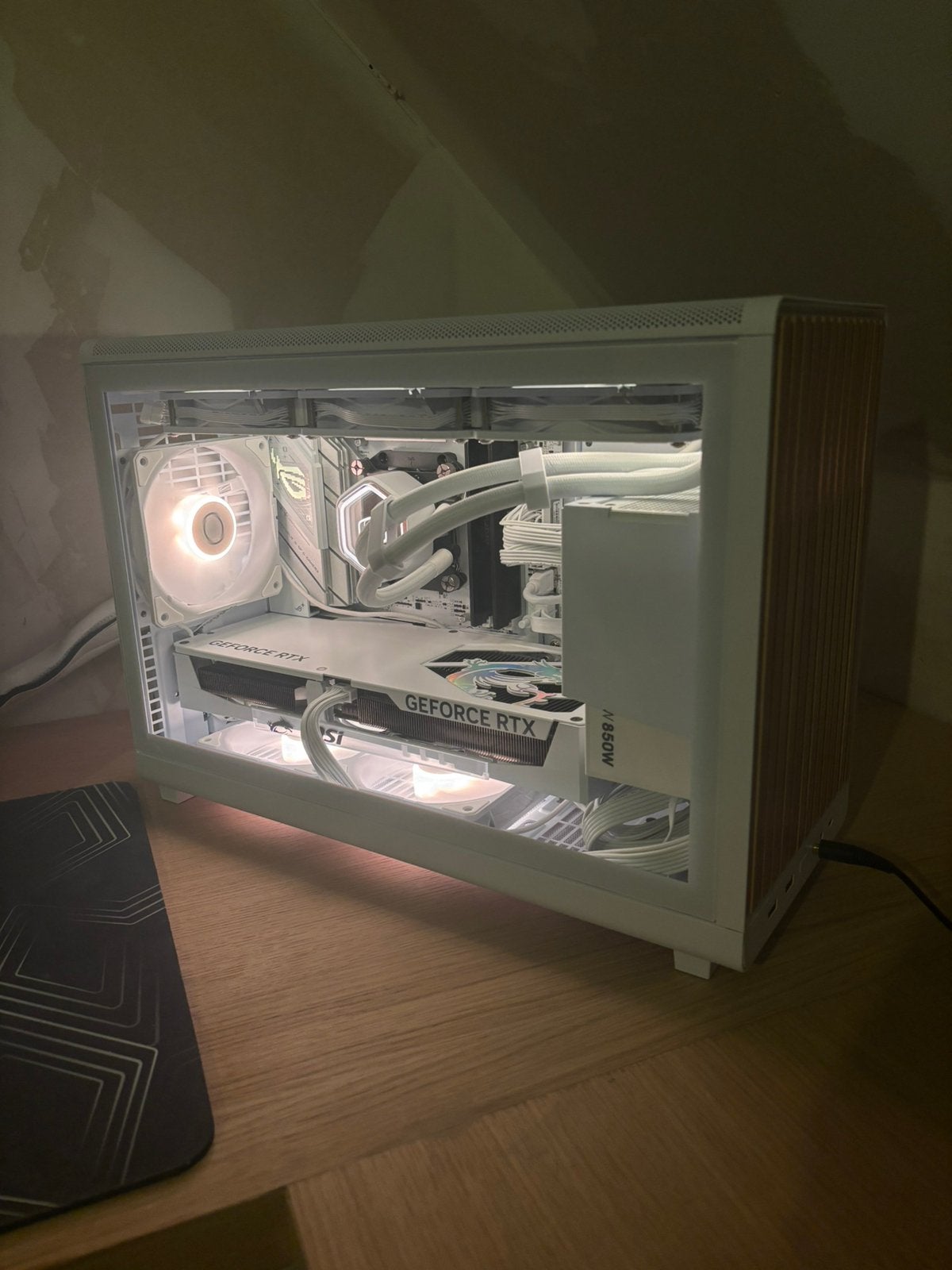 Witte high end gaming pc, micro-atx/rtx 5070/ryzen 7 7800x3d, Ophalen, Zo goed als nieuw, Gaming, SSD