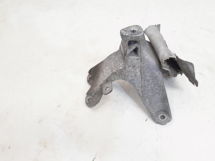 Support moteur d'un Audi A4, Autos : Pièces & Accessoires, Suspension & Châssis, Audi, Utilisé, 3 mois de garantie, Enlèvement ou Envoi