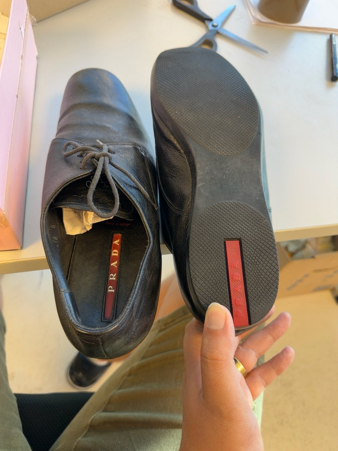 Chaussures en cuir vintage Prada de hommes noires taille 42, Enlèvement ou Envoi, Chaussures à lacets, Comme neuf, Noir