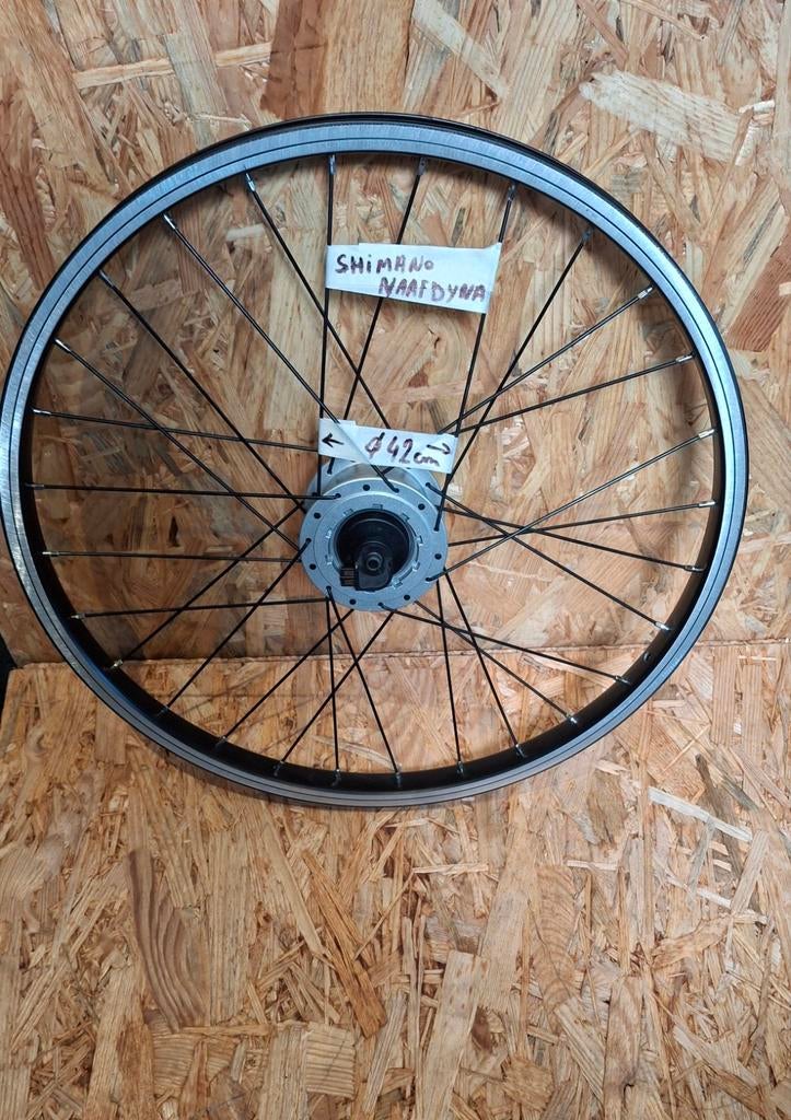 Petite roue avant avec moyeu dynamo Shimano. Nouveau., Vélos & Vélomoteurs, Vélos Pièces, Enlèvement ou Envoi