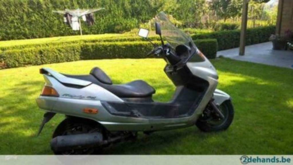 yamaha majesty 250 alle onderdelen afzonderlijk, Enlèvement ou Envoi, Utilisé