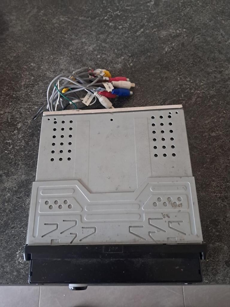 Auto Radio avec écran LCD + 4 câbles pour 4 écrans, Enlèvement