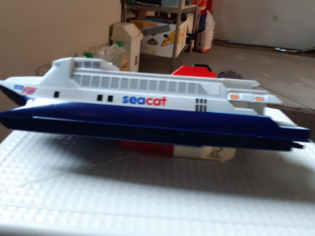 Speelgoed speedboat,werkt op baterijen, kan varen, Ophalen of Verzenden, Nieuw