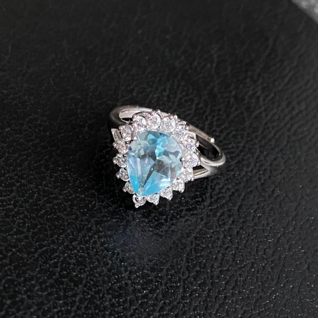 Ring hemelsblauwe natuurlijke topaas maat verstelbaar, Handtassen en Accessoires, Blauw, Nieuw, Ophalen of Verzenden, Met edelsteen