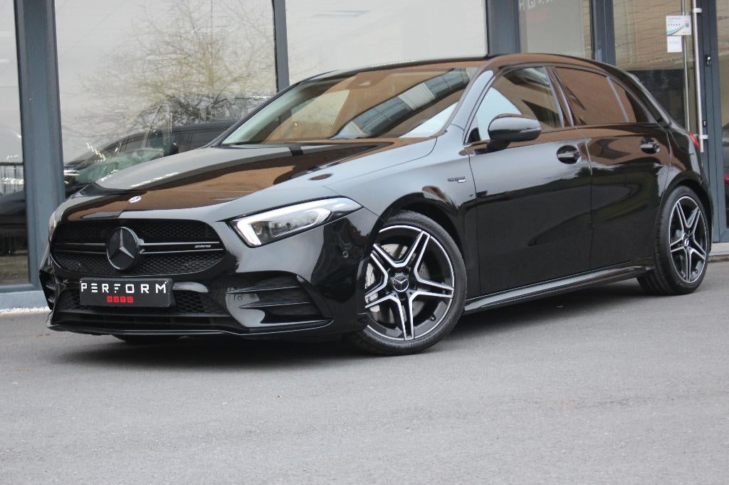 MERCEDES A35 AMG*4MATIC*306PK*TOPSTAAT* + 1J GRNT, Auto's, 4 cilinders, Zwart, Bedrijf, 5 zetels