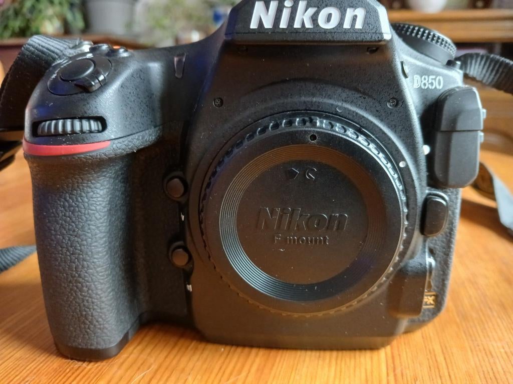 Nikon D850 état neuf, Audio, Tv en Foto, Fotocamera's Digitaal, Ophalen, Nikon
