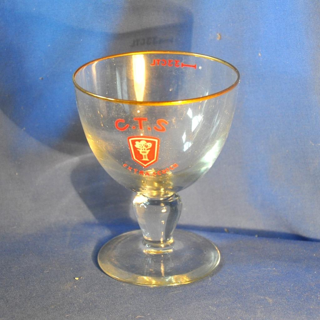 ancien verre a biere sur pied C.T.S. extra stotch, Verzamelen, Biermerken, Ophalen of Verzenden, Gebruikt, Glas of Glazen, Overige merken