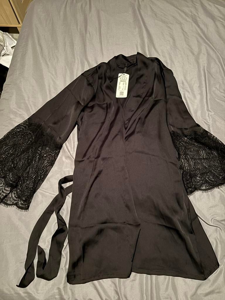zwarte peignoir te koop, Ophalen, Zo goed als nieuw, Maat 38/40 (M), Zwart
