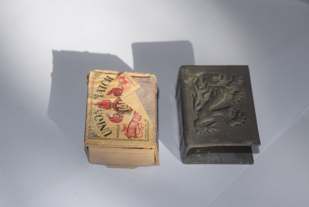 Etui porte allumette en  étain, Enlèvement ou Envoi