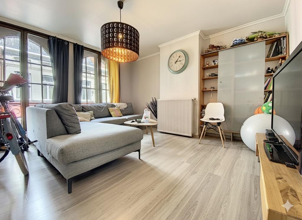 Appartement type "duplex" situé au cœur du centre-ville, Immo, 50 m² ou plus, Province de Hainaut