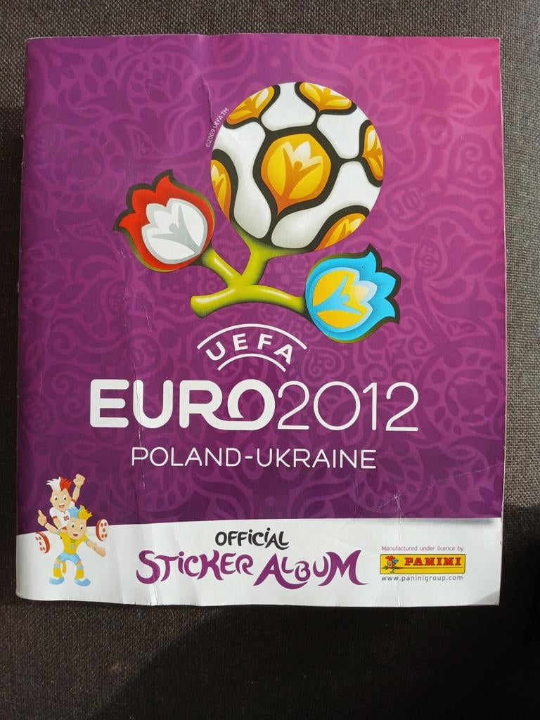 Volledig Panini Euro-album uit 2012.