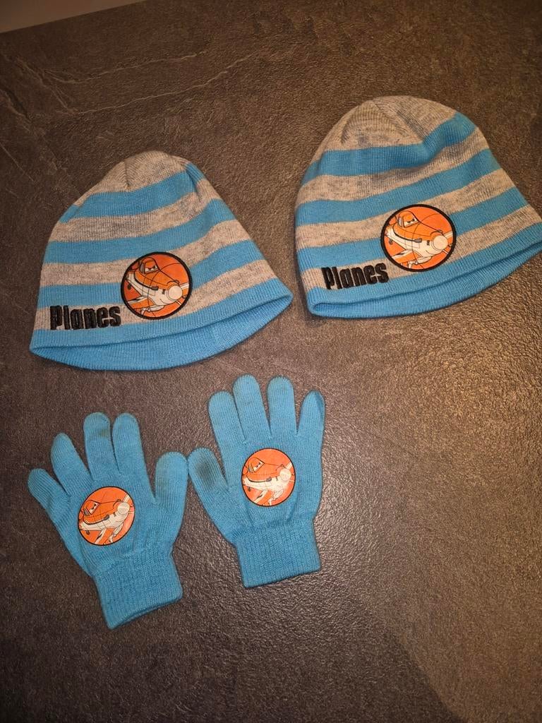 2 mutsen en 1 paar handschoenen - Disney Planes - 122-128, Kinderen en Baby's, Kinderkleding | Mutsen, Sjaals en Handschoenen