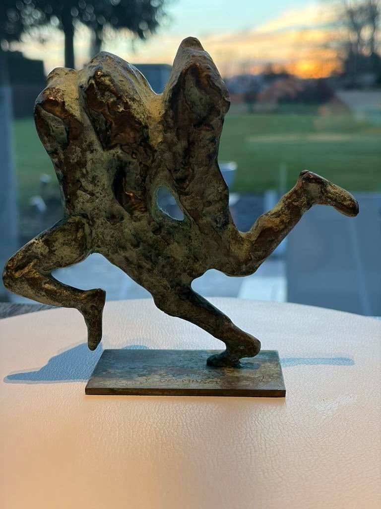 Bronzen beeldje van kunstenaar Jan Desmarets, Ophalen