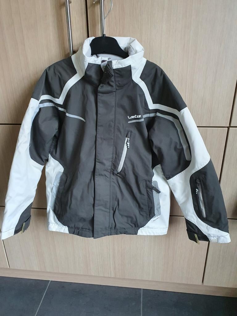 warme grijze jas - maat 140, Ophalen, Jongen of Meisje, Decathlon, Zo goed als nieuw
