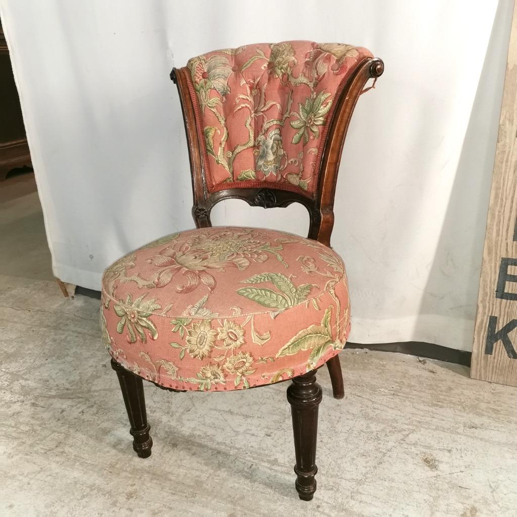 Chaise d'appoint ancienne élégante avec revêtement en tissu, Enlèvement