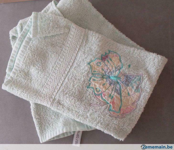 essuie serviette de bain vert d'eau brodée papillon 46x85, Neuf, Serviette