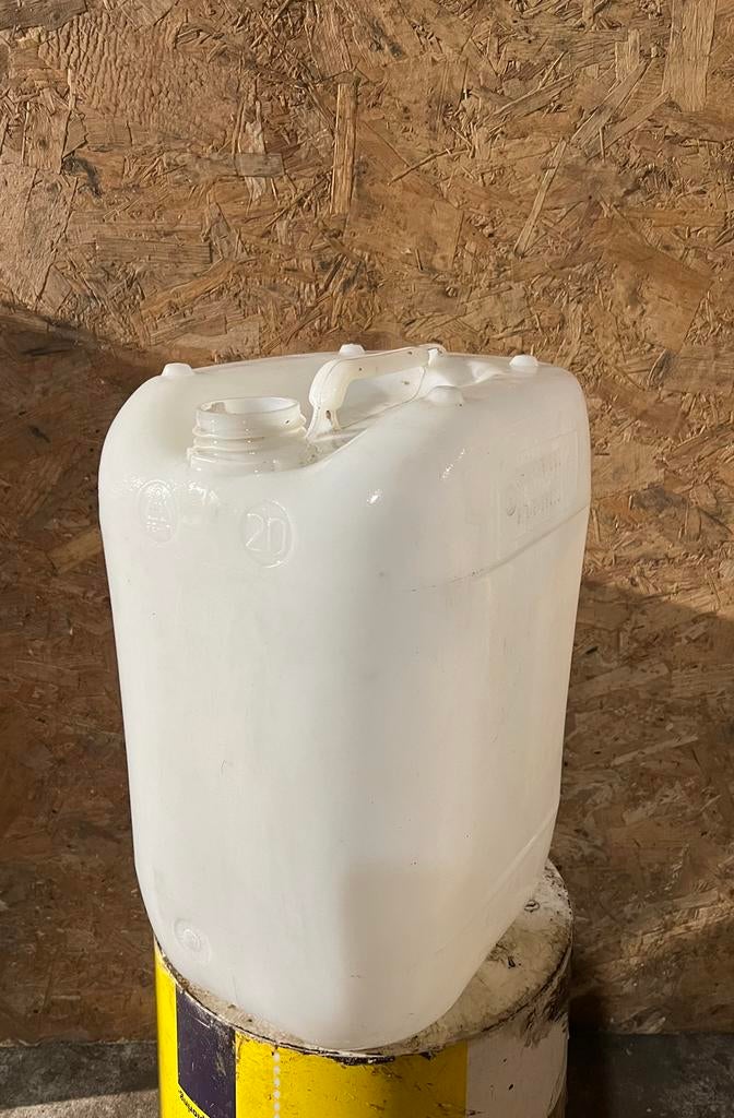 Bidon’s van 20L zonder dop, Ophalen