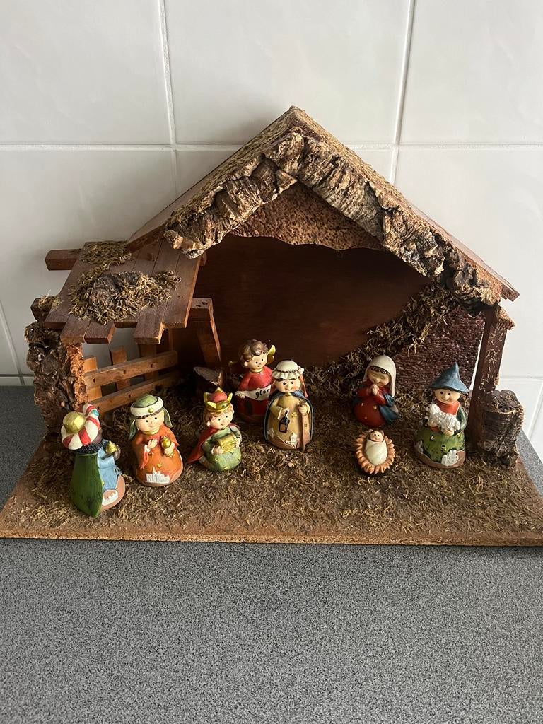 Kerststal 46 x 29 cm + 8 figuurtjes, Ophalen of Verzenden