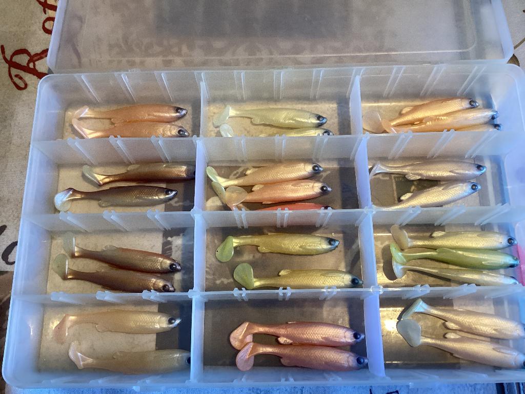 28 shads in flambeau box, Watersport en Boten, Hengelsport | Roofvissen, Ophalen of Verzenden, Nieuw