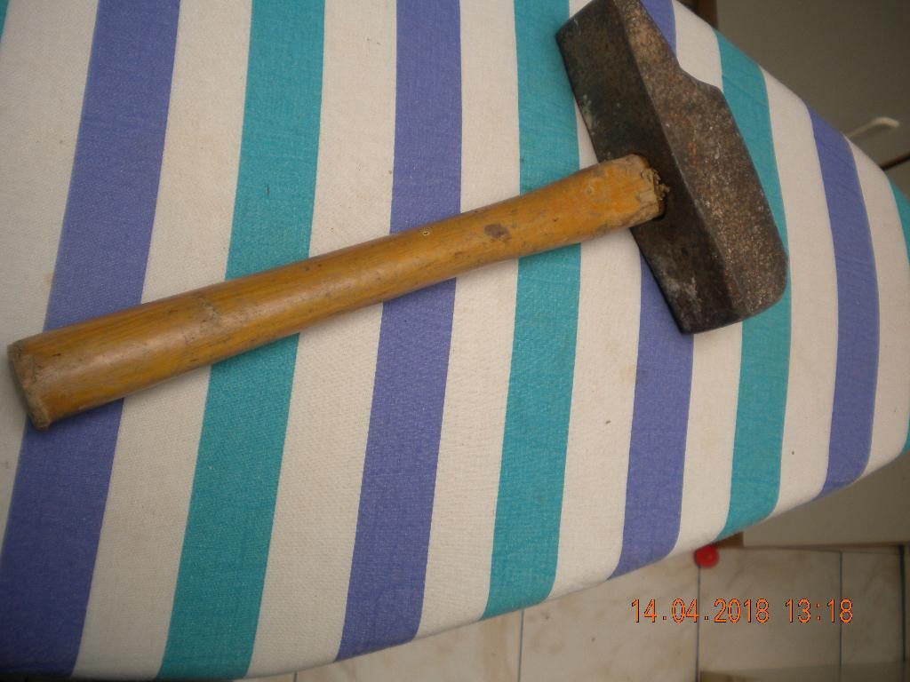 Oude zware hamer, Ophalen