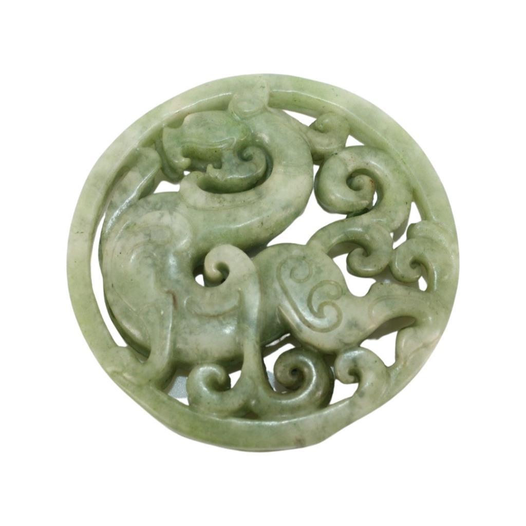 Met Chinese draak versierde Jade-schijf