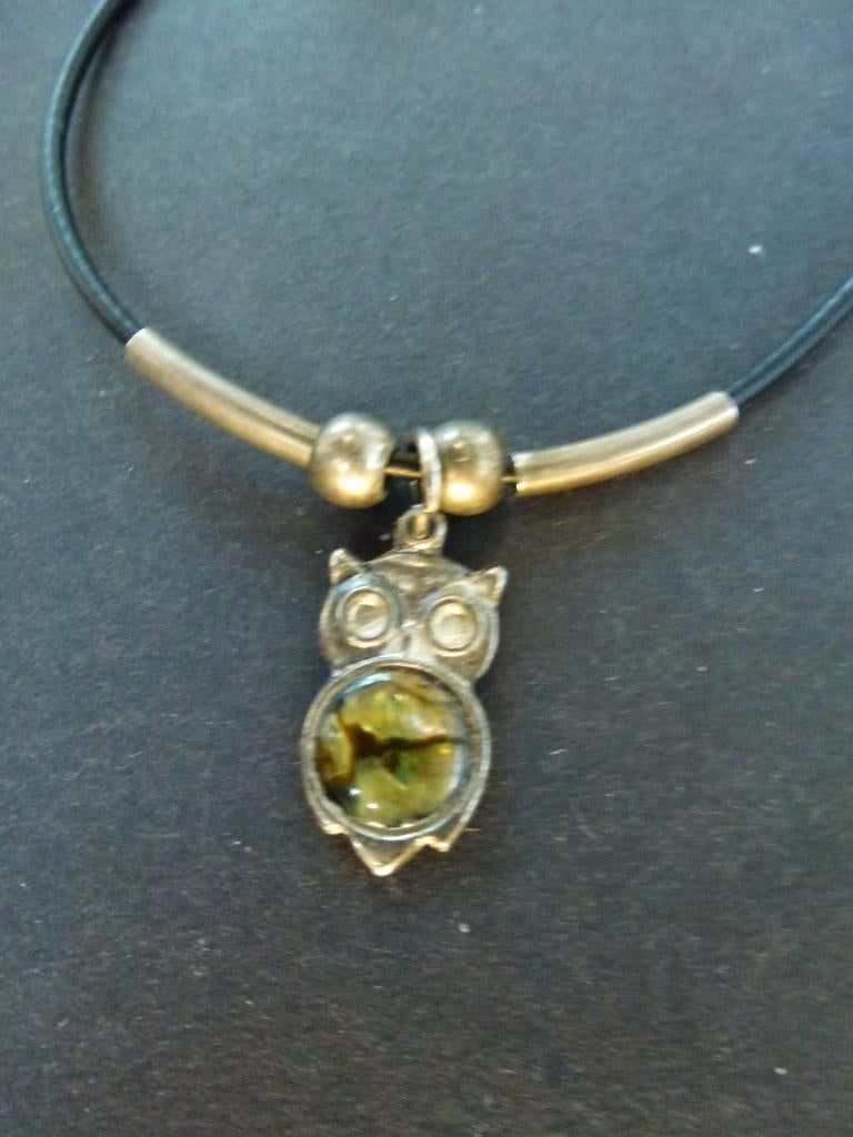 zwarte halsketting collier met klein hangertje uil, Handtassen en Accessoires, Kettingen, Overige materialen, Overige kleuren