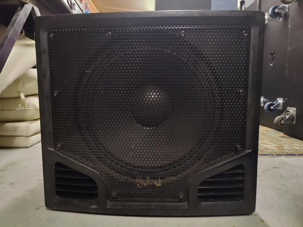 Devine Sub 118A actieve subwoofer, Enlèvement, Utilisé, Sono