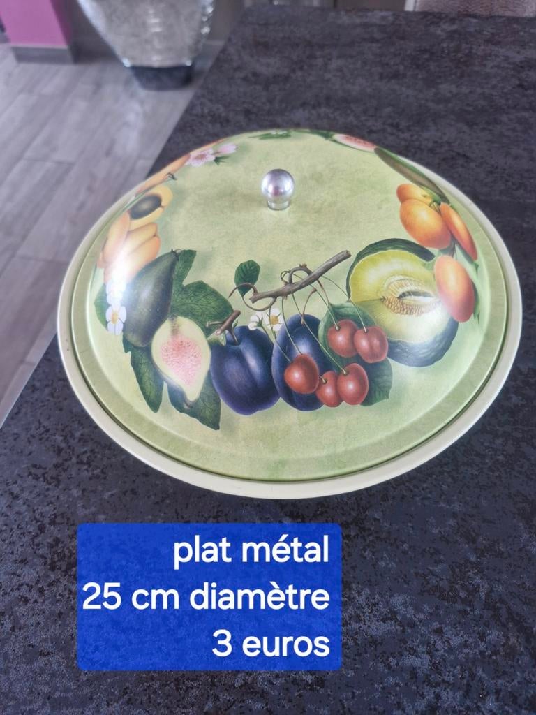 Plat métallique avec couvercle , diametre 25 cm, Antiquités & Art, Enlèvement ou Envoi