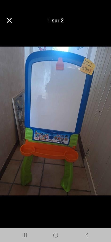 Tableau blanc marqueur et noir craie et électronique