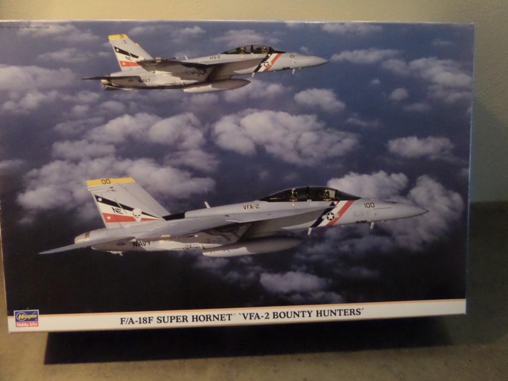 Modelbouw Kit F/A-18F Super Hornet "VFA-2 Bounty Hunters", Neuf, Enlèvement ou Envoi, Avion, Plus grand que 1:72