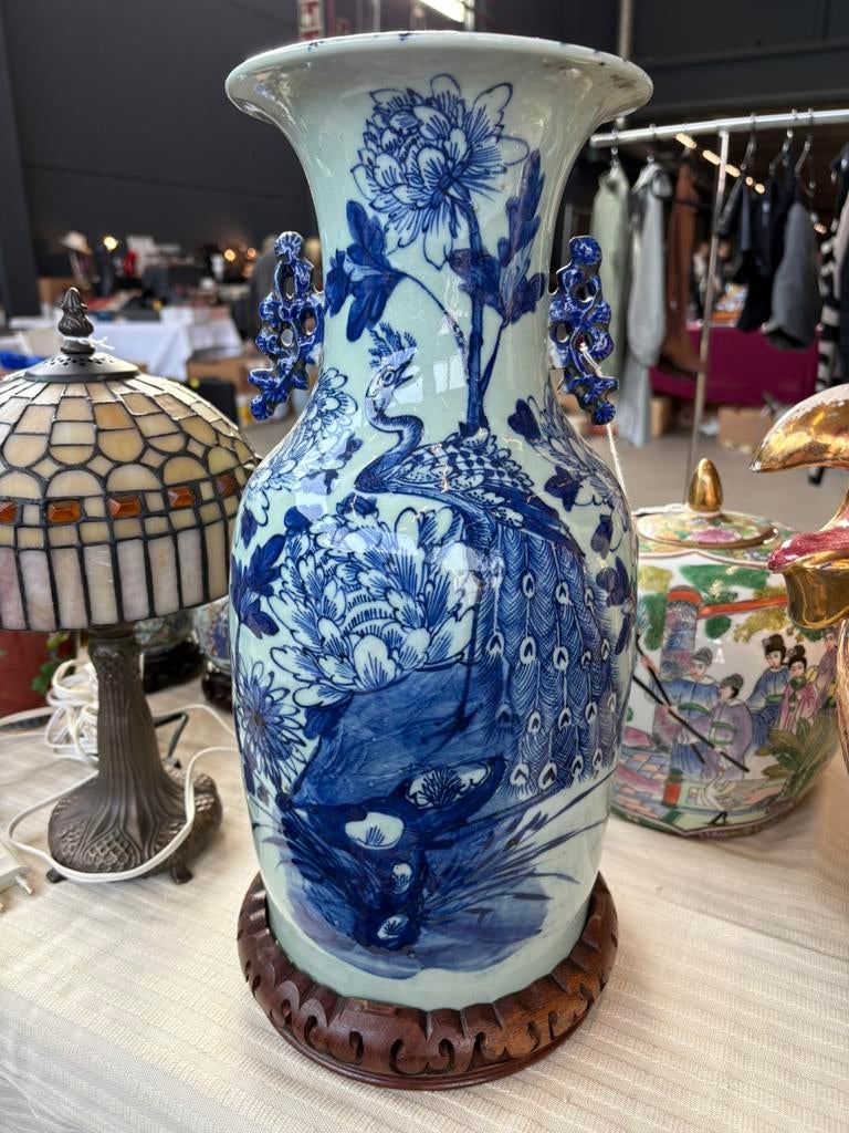 Vase ancien peint à la main en porcelaine, Enlèvement