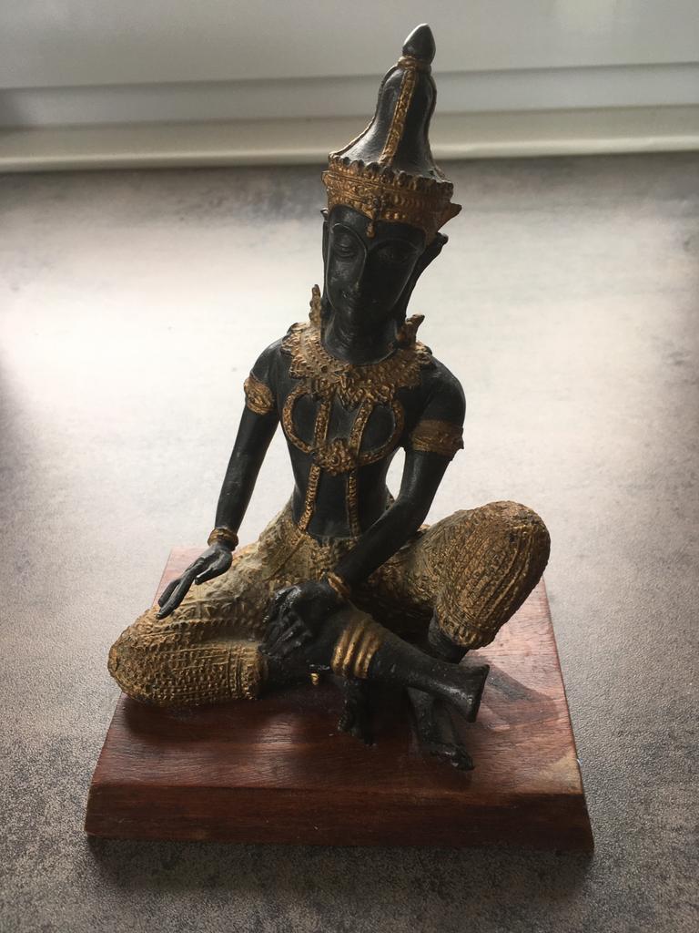 Statue de bouddha sur socle en bois, Maison & Meubles, Accessoires pour la Maison | Statues de Bouddha, Comme neuf, Enlèvement ou Envoi