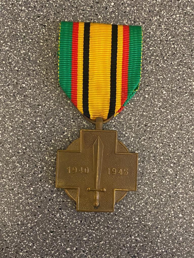médaille du combattant militaire de la guerre 1940-1945, Enlèvement ou Envoi, Armée de terre, Ruban, Médaille ou Ailes
