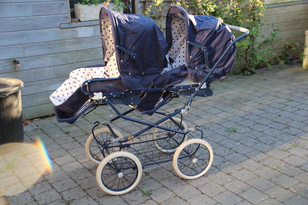 Poussette double vintage Bébé Confort, Enfants & Bébés, Poussettes & Combinaisons, Utilisé, Poussette, Autres marques, Voiture duo