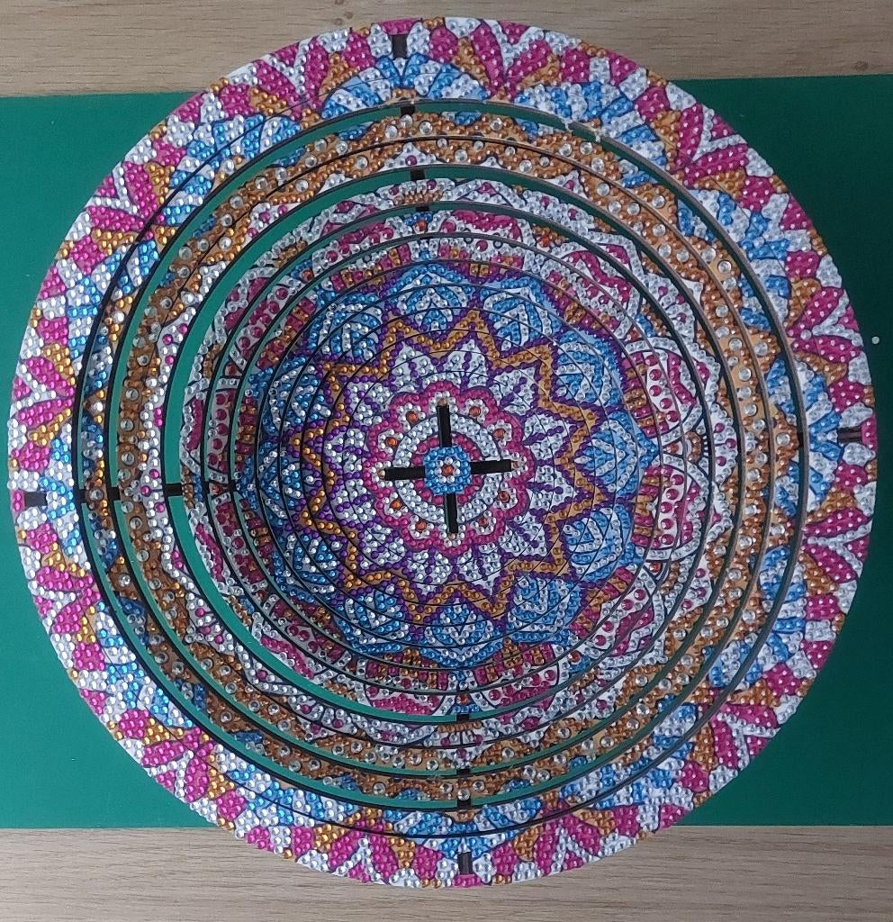 Plat en bois et strass motif Mandala couleurs vives (2), Maison & Meubles, Enlèvement ou Envoi, Neuf, Autre