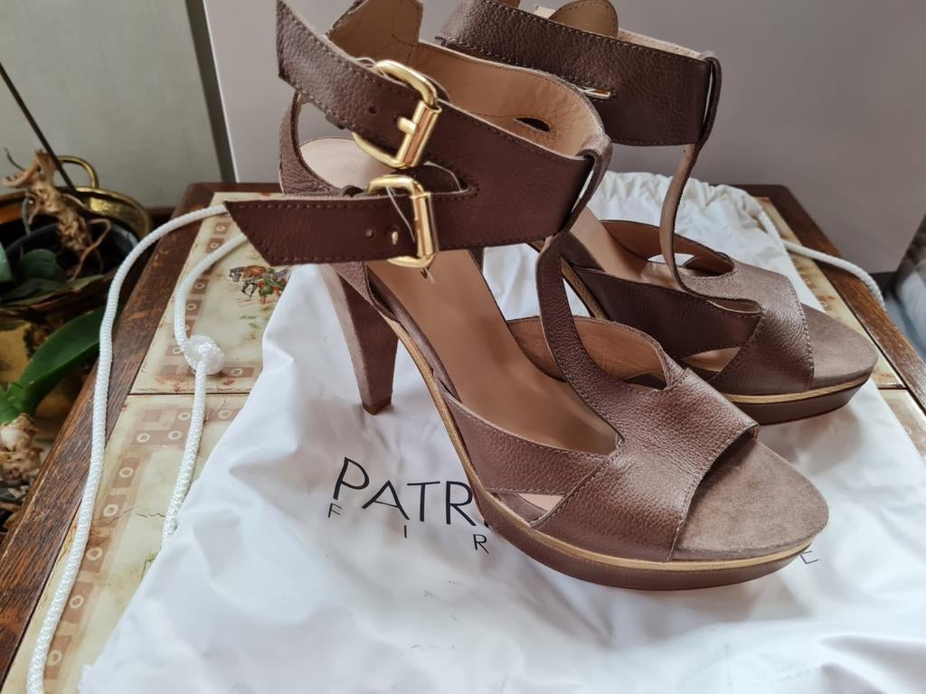 Frida bruine lederen sandalen maat 39, Frida, Bruin, Zo goed als nieuw, Sandalen of Muiltjes