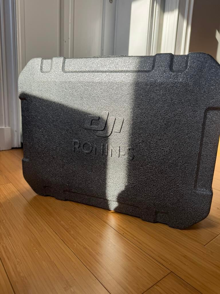 Stabilisateur caméra DJI Ronin‑S + mallette d’origine, Enlèvement, Utilisé, Ultra HD (4K), Dji
